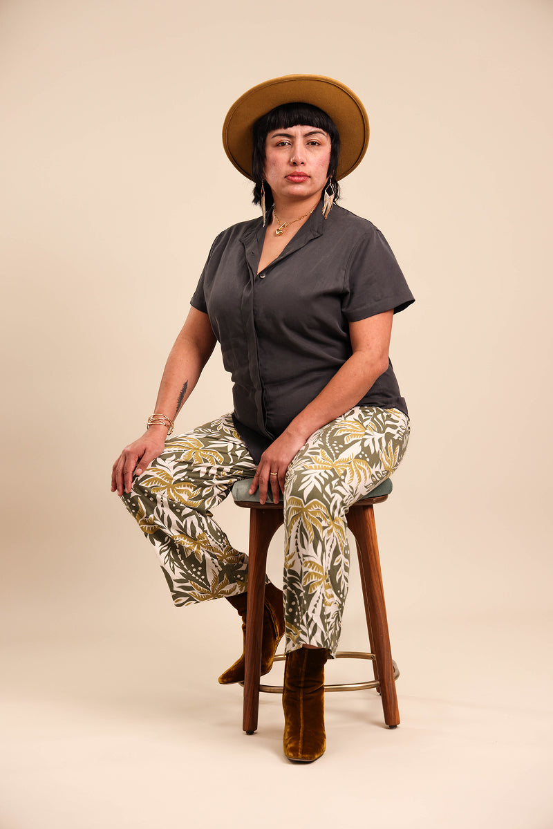 La Feli Shirt Model on Stool