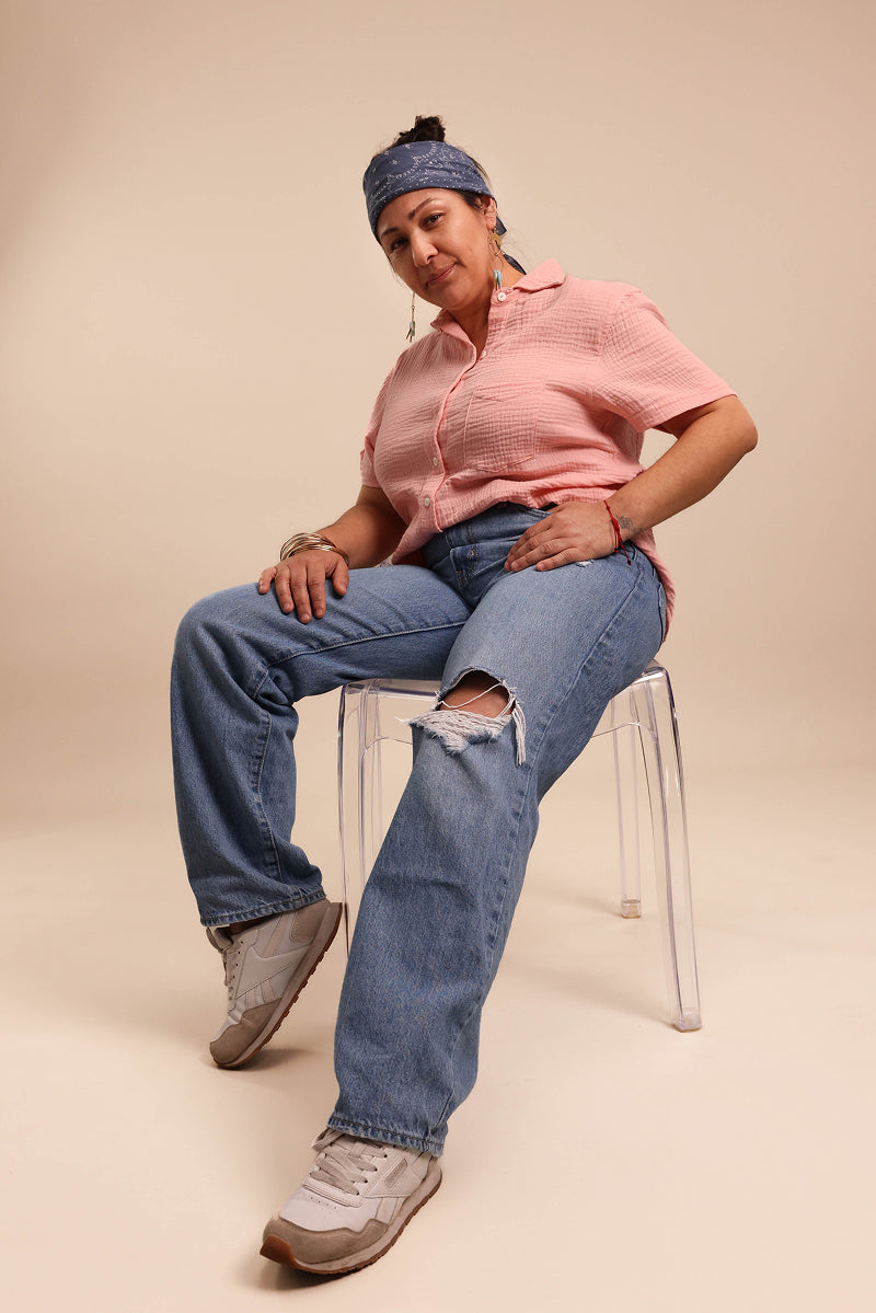 La Rosa Shirt Model in Chair